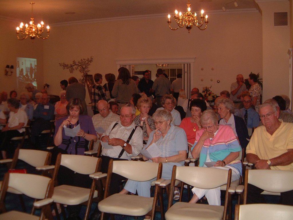 2004/07(July)/05(Mothers-Funeral)/1024x768_2004-07-28 19-56-03.JPG